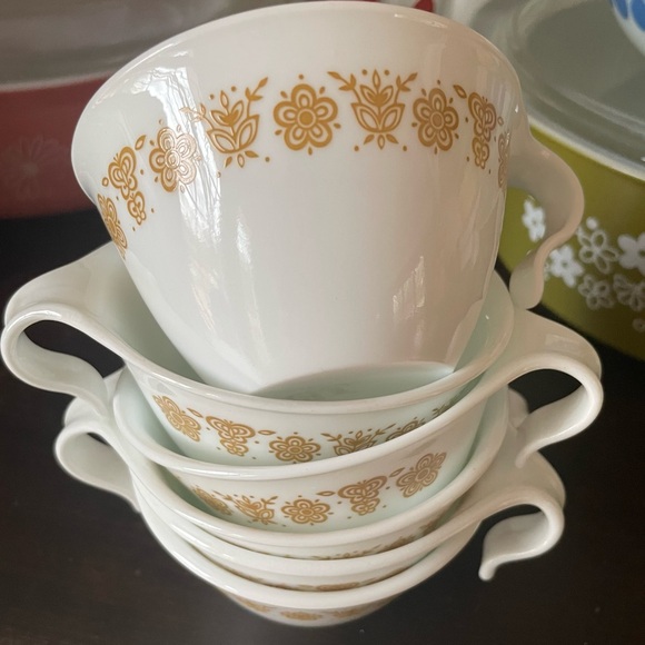 Corelle Other - Vintage Corelle Pyrex Butterfly Gold Hook Handle Teacups❤️